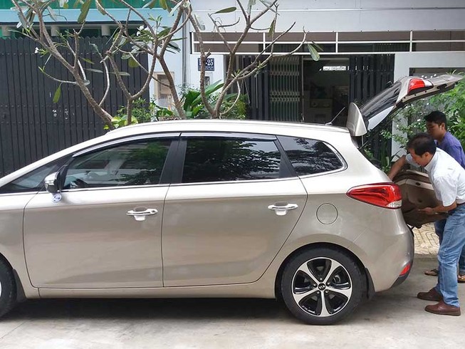 Uber hứa làm đúng luật để được hoạt động