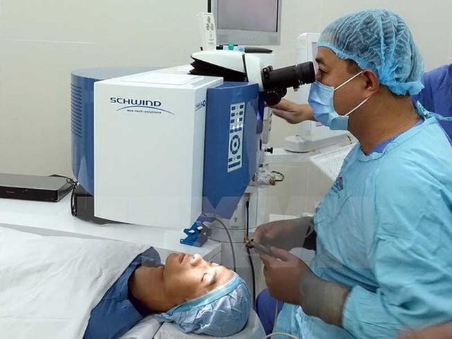Phẫu thuật mắt mà không chạm vào mắt