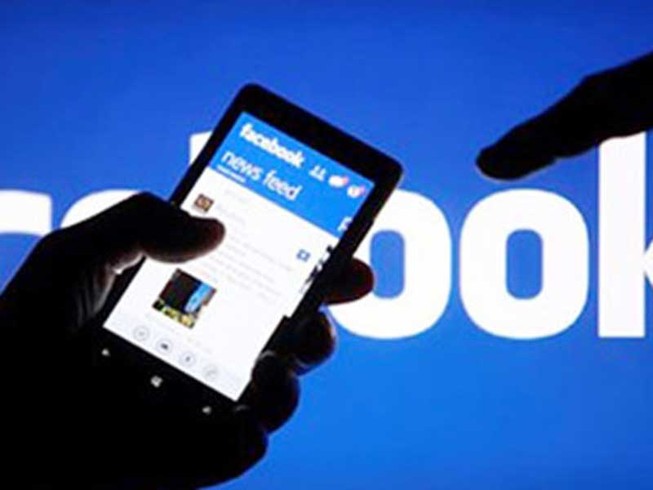 Trưởng phòng bị kỷ luật vì Facebook: Đúng hay sai?