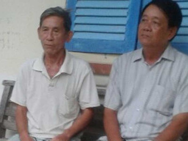 Đánh bài ăn thịt gà, 4 người già bị phạt