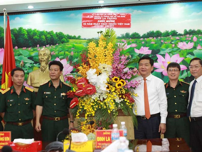 Bí thư Đinh La Thăng thăm, chúc mừng BV Quân y 175