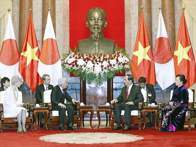 Nhật hoàng chia sẻ khó khăn với Việt Nam