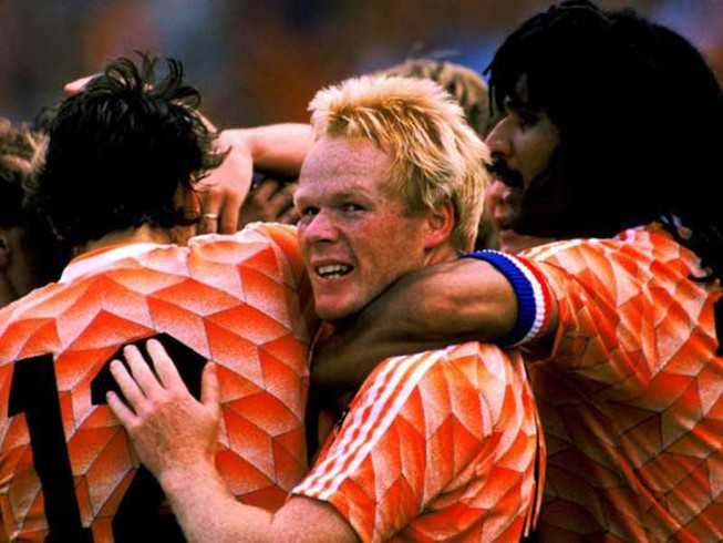 Hà Lan khủng hoảng, Gullit tiến cử HLV Koeman