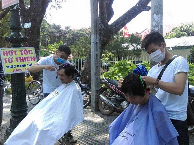 Từ Biên Hòa, anh Tân lên Sài Gòn hớt tóc miễn phí