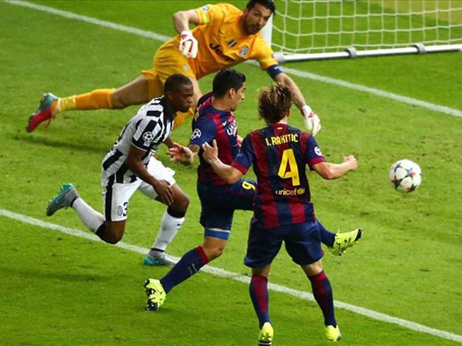 Juve không đi vào vết xe Paris St Germain