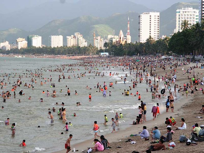 Lấn vịnh Nha Trang để bờ biển rộng hơn (!?)