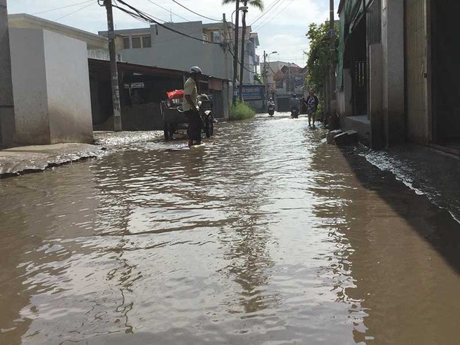 Đường ngập quanh năm, bước ra là sợ ngã