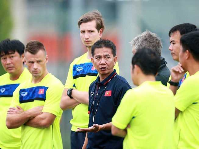 HLV Hoàng Anh Tuấn bạc đầu vì U-20 Việt Nam