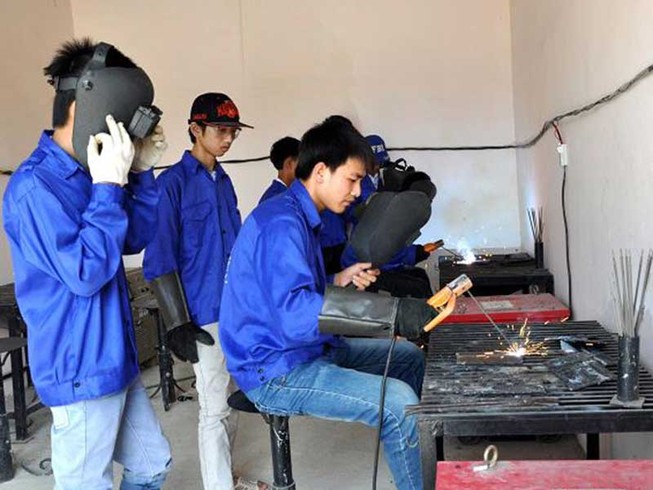 Lương cử nhân không bằng lương thợ hàn