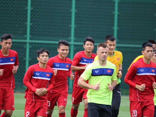 Lấy bóng đá trẻ Việt Nam ‘dạy’ Singapore