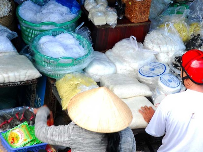 Một cọng bún, ba cơ quan cùng quản