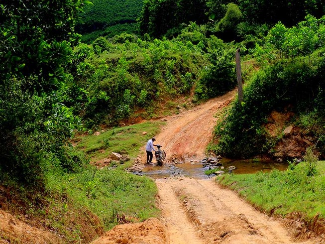 Dân bức xúc vì mở đường mà không được hỗ trợ