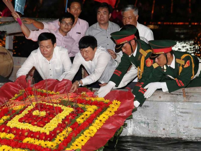 Phó Thủ tướng Vương Đình Huệ tri ân các liệt sĩ