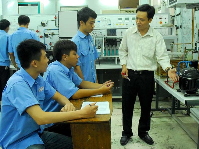 Làn sóng chê đại học, chọn trường nghề