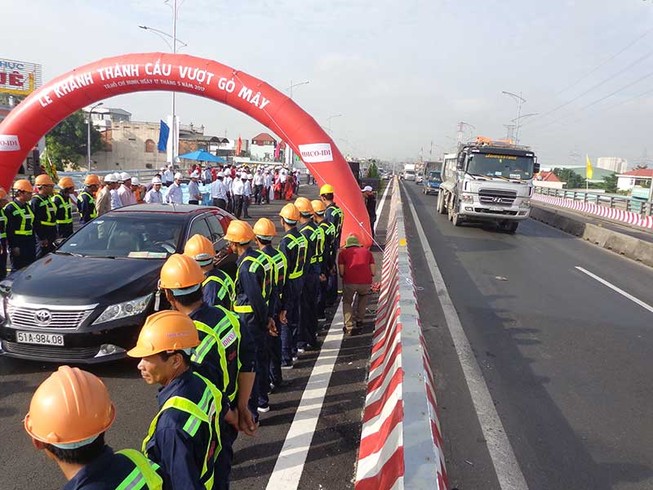 Nếu không quyết đoán, giao thông TP.HCM đã… tê liệt!