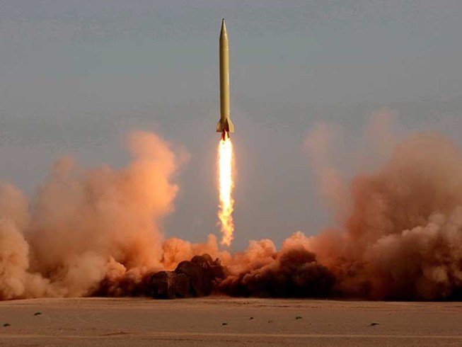 Ông Trump tố Triều Tiên giúp Iran chế tên lửa