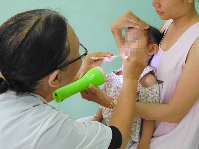 Giữa đường cấp cứu mới nhớ có trạm y tế