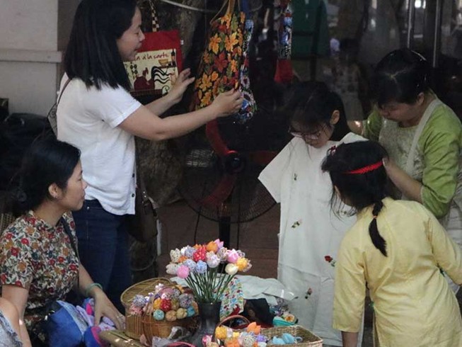 Chợ phiên đặc biệt giữa Sài Gòn