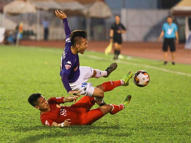 Chơi tiểu xảo để tồn tại ở V-League