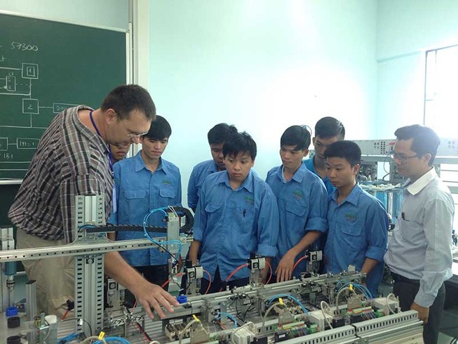 Muốn tự chủ nhưng sợ bị ngắt ‘sữa’ ngân sách