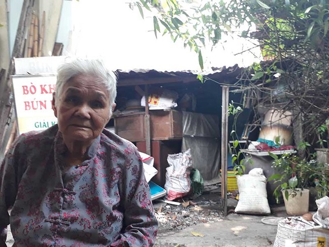 81 tuổi mòn mỏi chờ cho phép sửa nhà