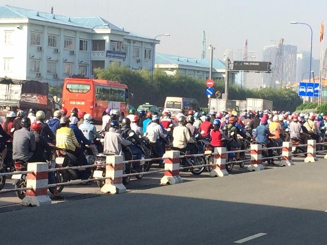 Khu hầm Thủ Thiêm liên tục kẹt xe vào giờ cao điểm
