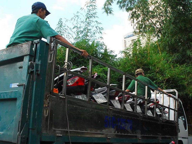 Thủ tục nhiêu khê, nhiều xe bị CSGT giam oan