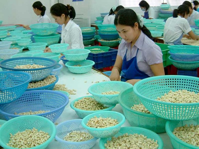 Tự ru ngủ sẽ mất cơ hội vàng về kinh tế