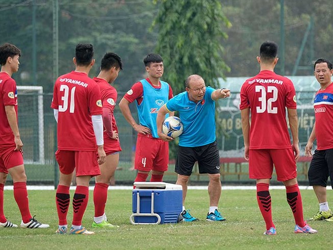 Dựng xe buýt trước cầu môn hay bị loại?