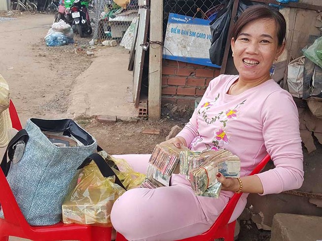 Ngôi chợ biên giới đầy ắp yêu thương
