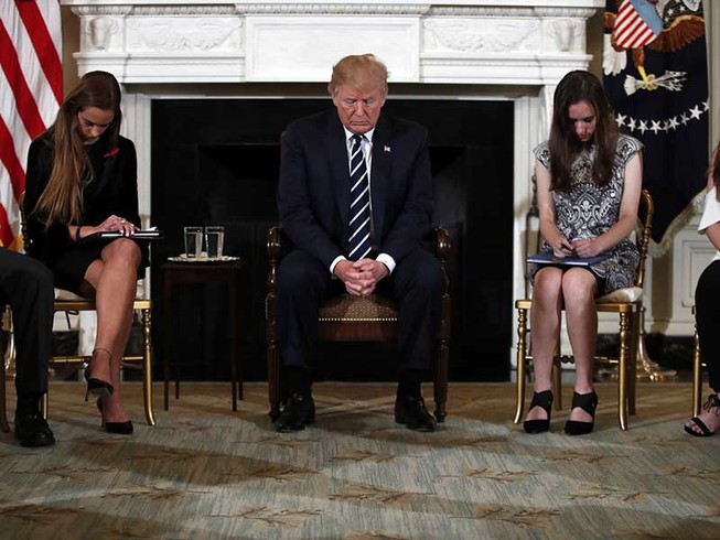 Ông Trump cân nhắc việc giáo viên mang súng