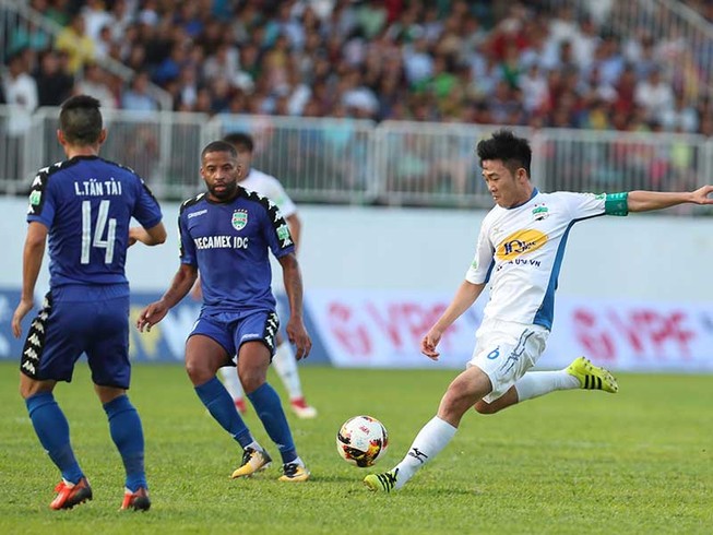 NutiCafé V-League 2018: Cháy vé nhưng chưa bốc lửa!