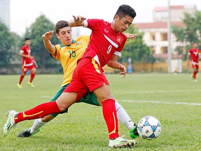 Thầy Park chê, báo Hàn khen cầu thủ trẻ Việt