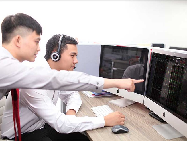 Chứng khoán đột ngột lao dốc