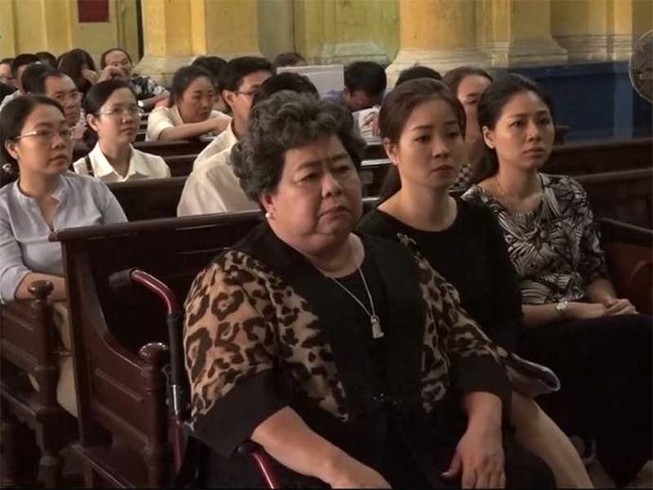 Công ty Phương Trang bị bà Phấn bắt gánh nợ ra sao?