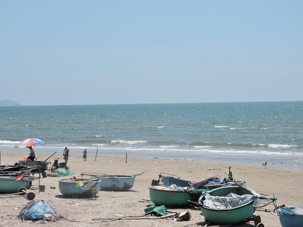 Ly hôn do chồng đi biển, vợ ở nhà có người khác