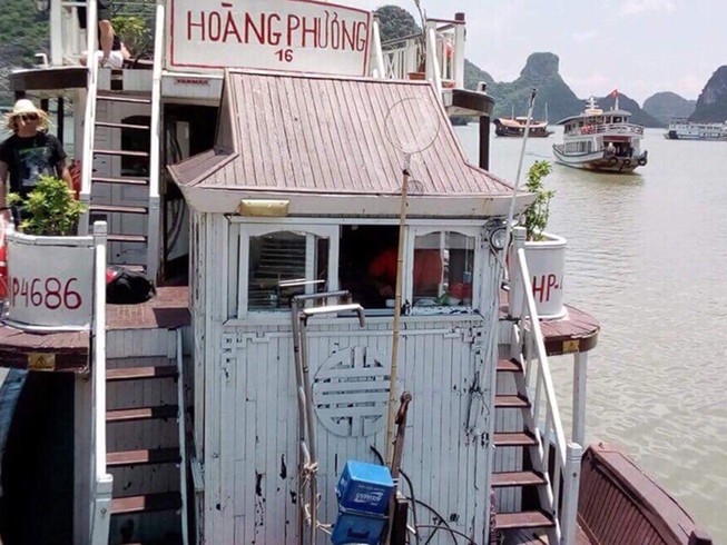 Truy lùng tàu du lịch bị du khách Úc phản ứng