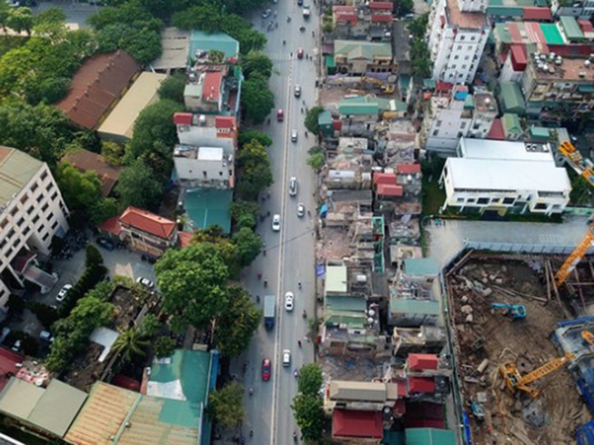 Khó hiểu chuyện Hà Nội ồ ạt đổi đất để làm đường