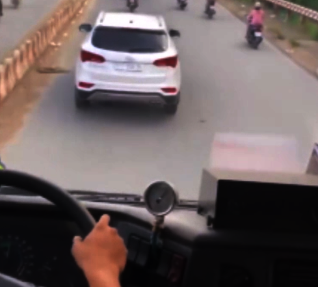 Phải phạt nặng tài xế cản xe cứu hỏa!