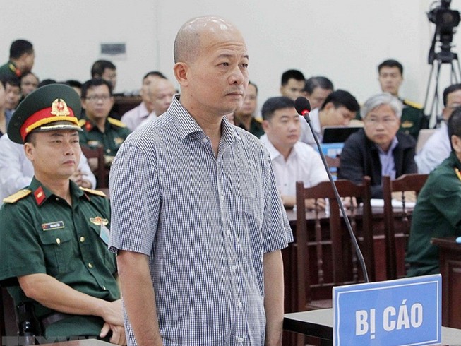 Út ‘trọc’ nói mua bằng giả vì dân trí thấp