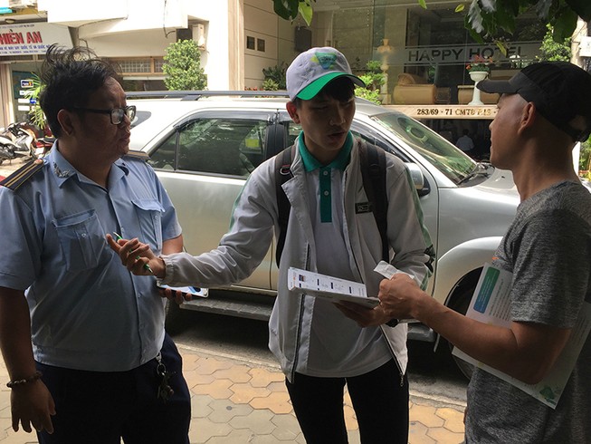 Lúng túng phạt lái xe né nộp phí lòng đường