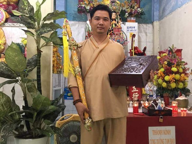 Ông bán phở xưng con của... Ngọc hoàng