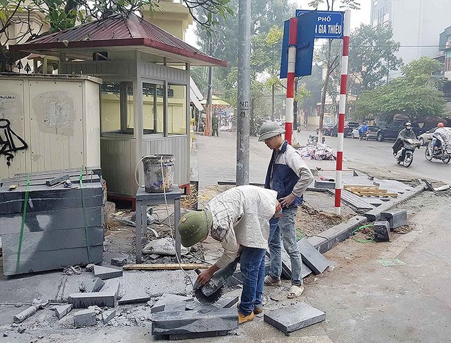 Hà Nội: Không lát đá vỉa hè tràn lan