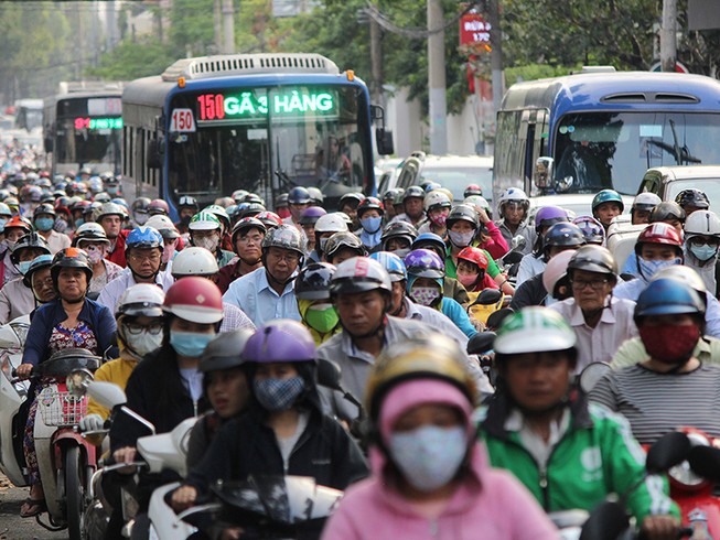 Đề xuất cấm xe máy vào trung tâm TP.HCM: Khó!
