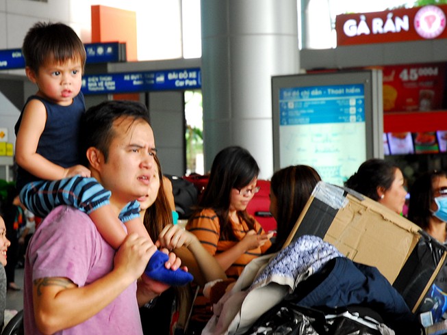 Hành khách bắt đầu ngóng vé máy bay Tết