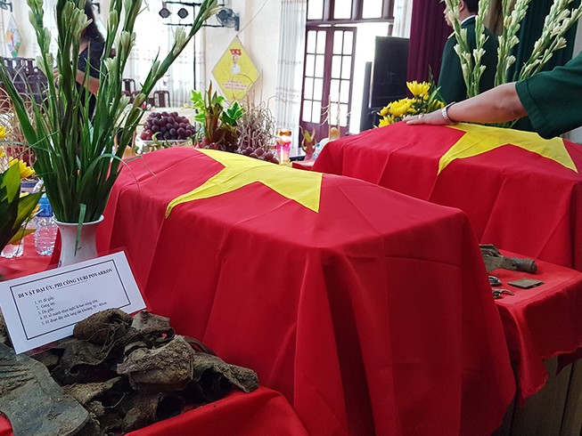 Quốc kỳ giữ ấm 2 liệt sĩ phi công