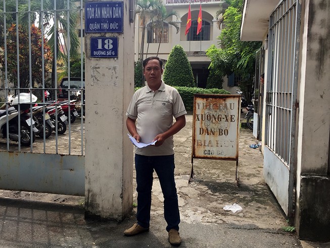 Một ông chủ tiệm ĐTDĐ kêu oan