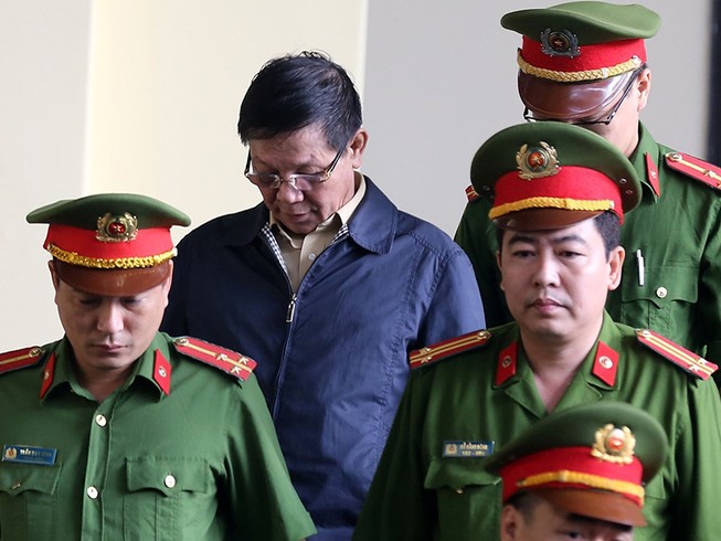Ông Vĩnh, ông Hóa tăng huyết áp tại tòa