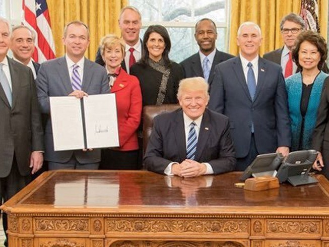 Nội các ông Trump: Kẻ ở, người phải đi