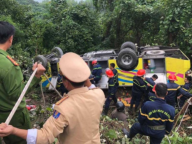 Nguyên nhân ban đầu xe chở sinh viên rơi ở đèo Hải Vân
